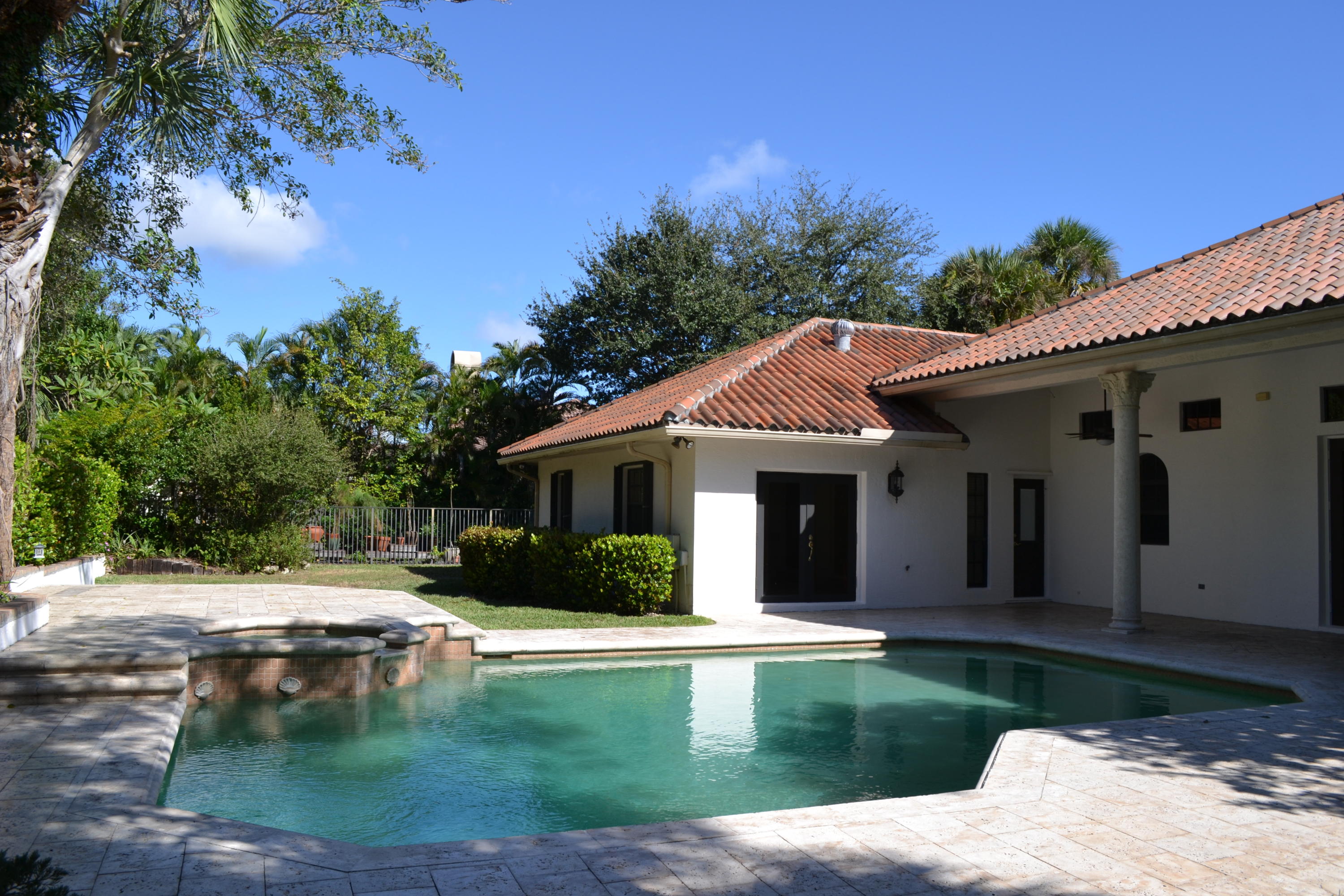 1495 Addison Avenue Boca Raton, FL 33486 - Photo 34 of 46 Pool & Jacuzzi Spa