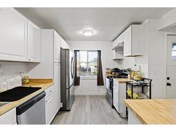 $359,000 | 380 Northwest Cary Street, Winston, OR 97496