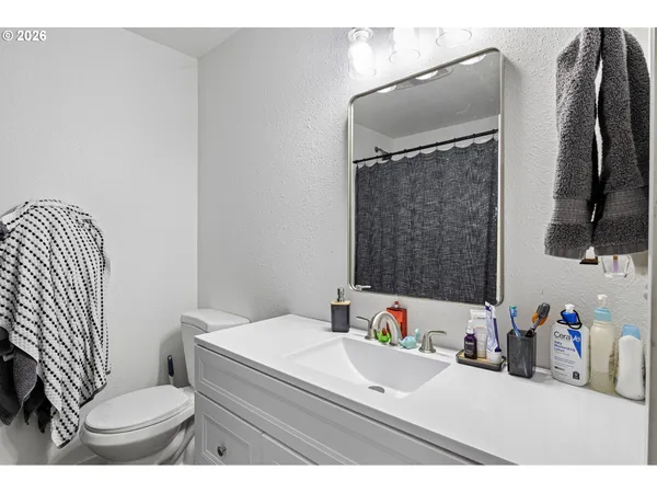 $359,000 | 380 Northwest Cary Street, Winston, OR 97496