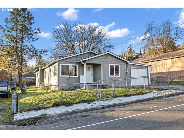 $359,000 | 380 Northwest Cary Street, Winston, OR 97496