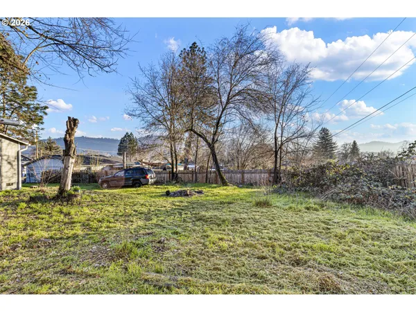 $359,000 | 380 Northwest Cary Street, Winston, OR 97496