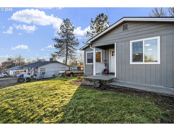 $359,000 | 380 Northwest Cary Street, Winston, OR 97496