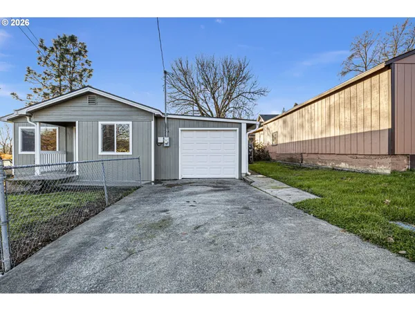 $359,000 | 380 Northwest Cary Street, Winston, OR 97496