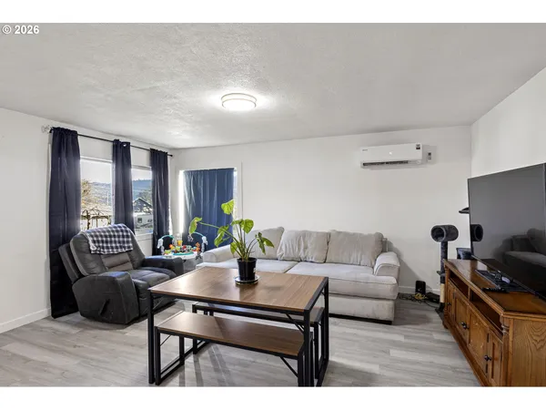 $359,000 | 380 Northwest Cary Street, Winston, OR 97496