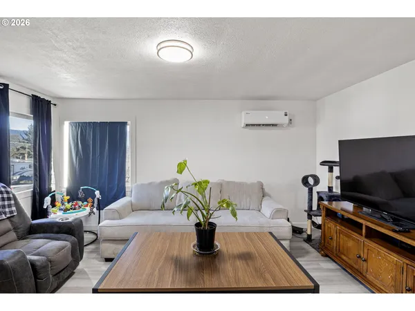 $359,000 | 380 Northwest Cary Street, Winston, OR 97496