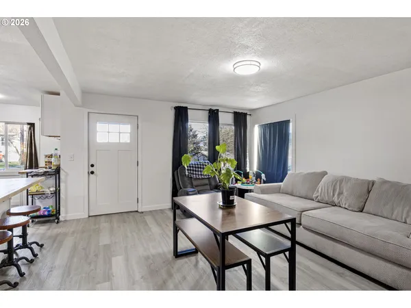 $359,000 | 380 Northwest Cary Street, Winston, OR 97496