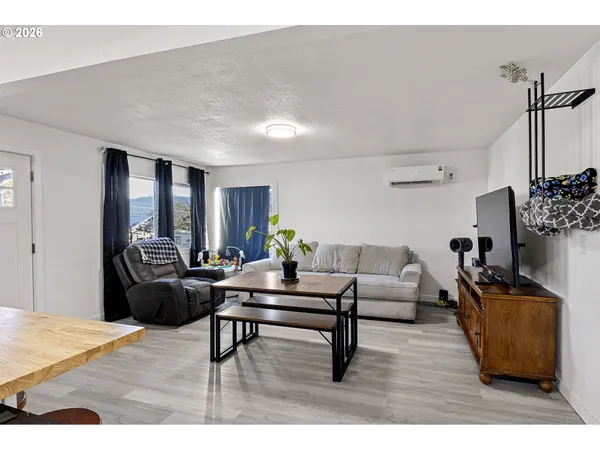 $359,000 | 380 Northwest Cary Street, Winston, OR 97496