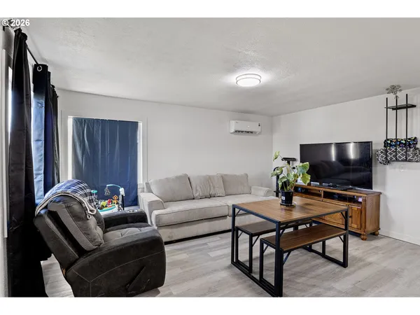 $359,000 | 380 Northwest Cary Street, Winston, OR 97496