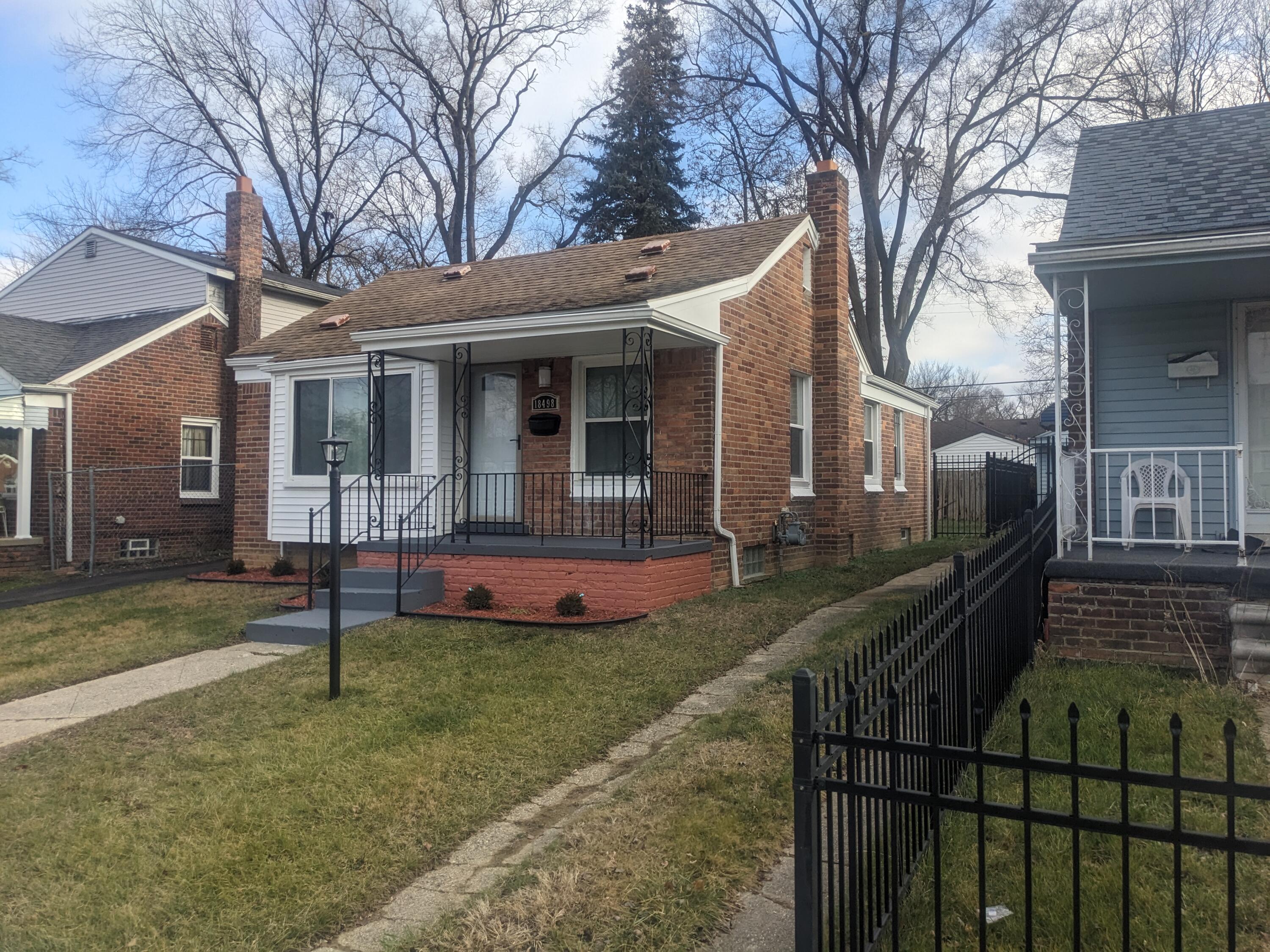 18498 Annchester Road Detroit, MI 48219 - Photo 3 of 39 PXL_20240102_155249369