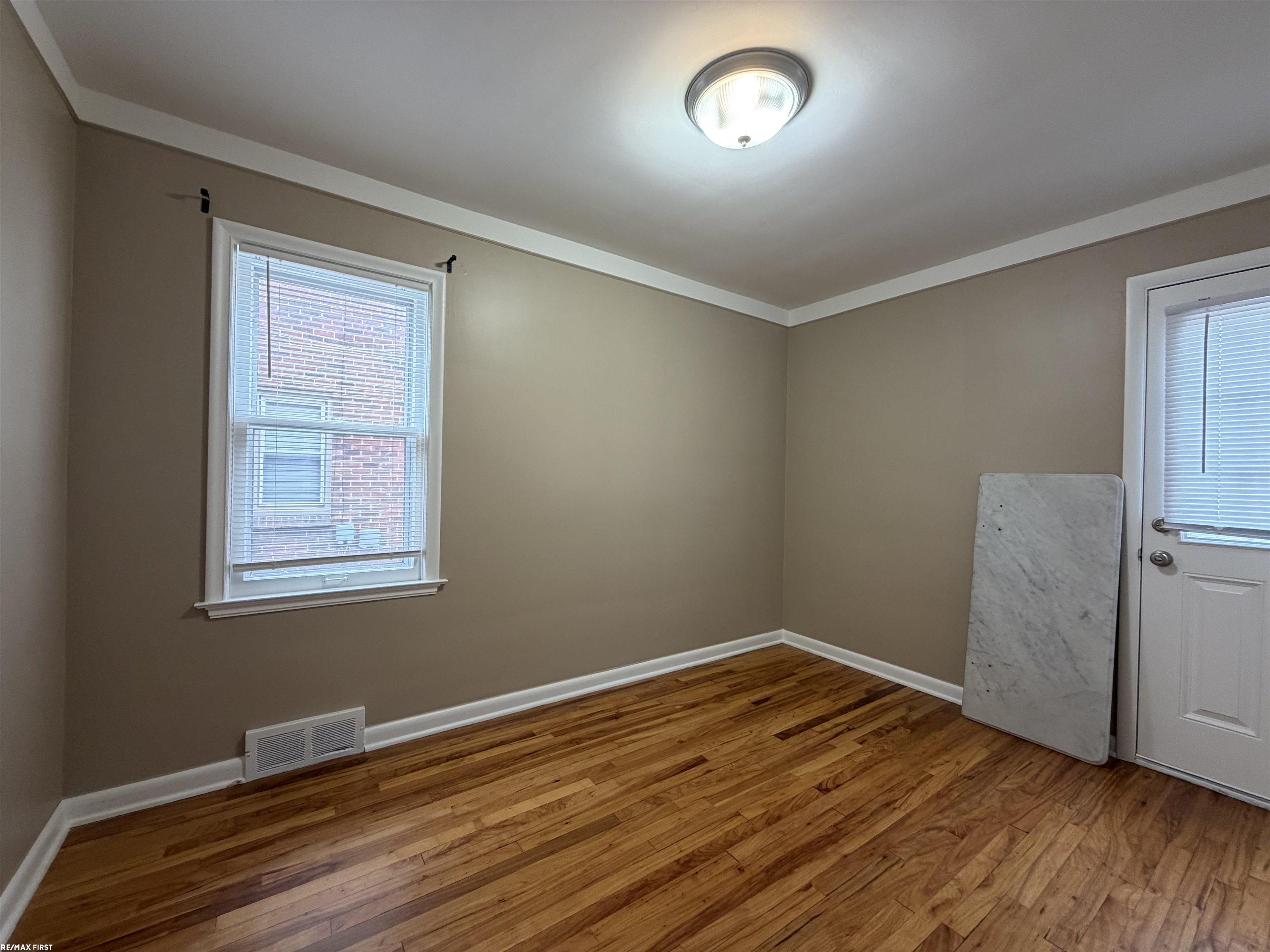 1992 Hawthorne Road Grosse Pointe, MI 48236 - Photo 8 of 14