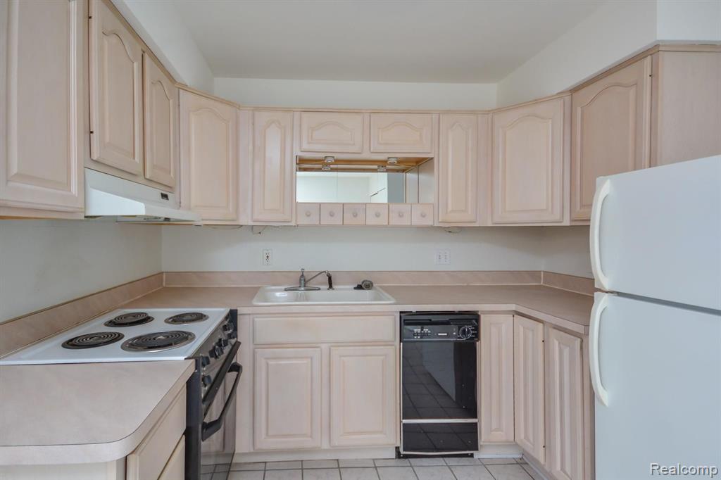 4030 West 13 Mile Road, Unit D3 Royal Oak, MI 48073 - Photo 11 of 13