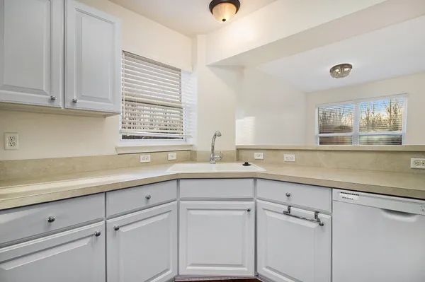 $3,000 | 1740 South Maple Road, Ann Arbor, MI 48103