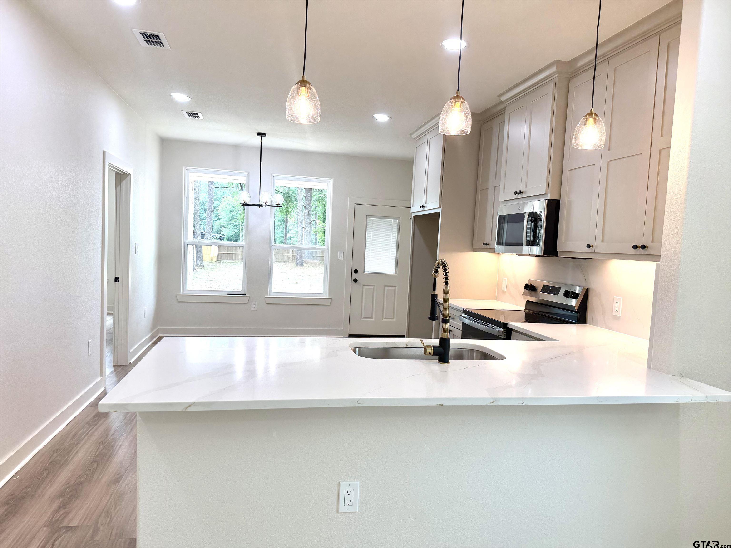 1219 Cherokee Street Longview, TX 75604 - Photo 5 of 29