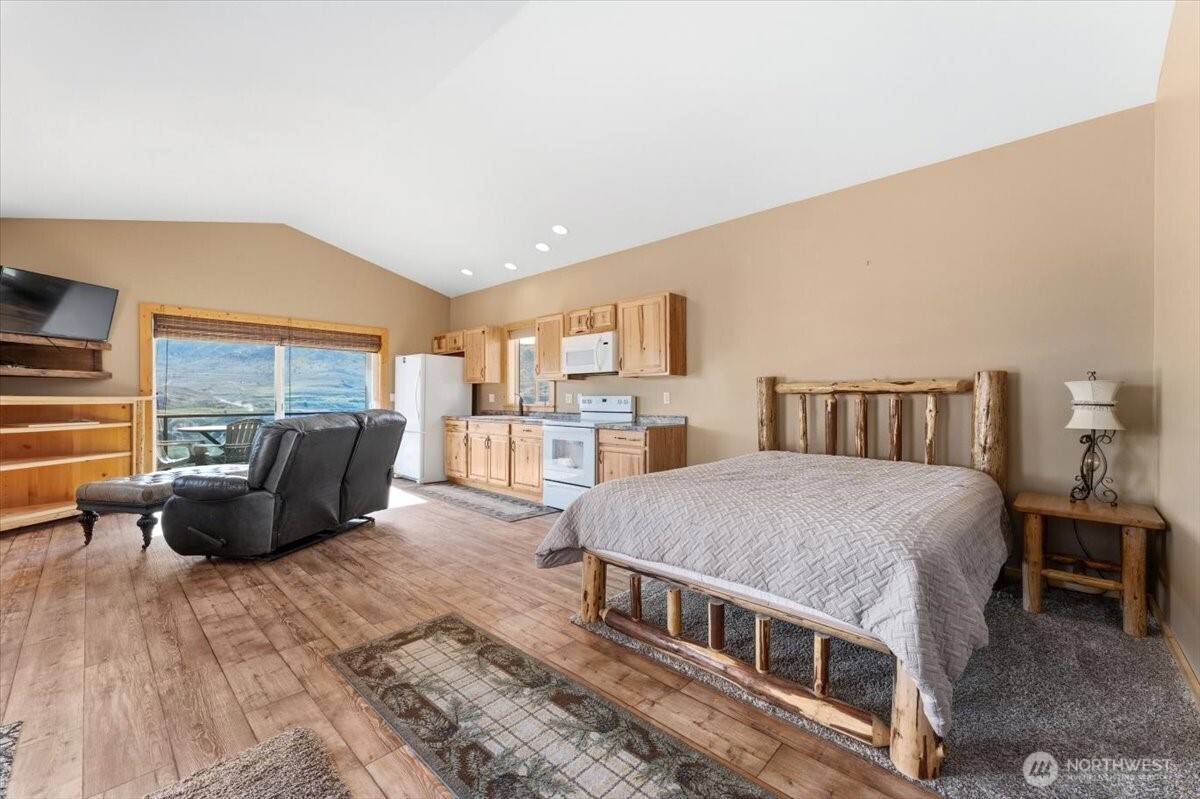 525 Columbia View Road Chelan, WA 98816 - Photo 32 of 40