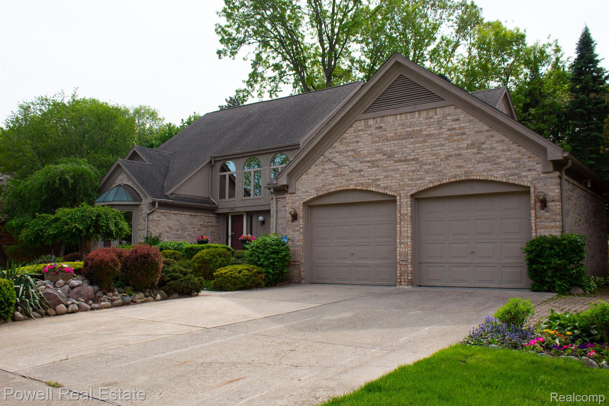 20027 Wayne Road Livonia, MI 48152 - Photo 2 of 40 Oversized two car garage, great curb appeal