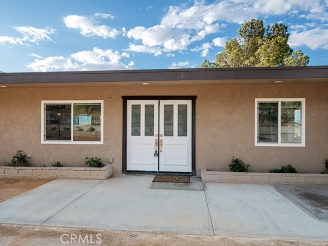 30280 Santa Rosa Road Lucerne Valley, CA 92356 - Photo 19 of 61 a front view of a house with a garden