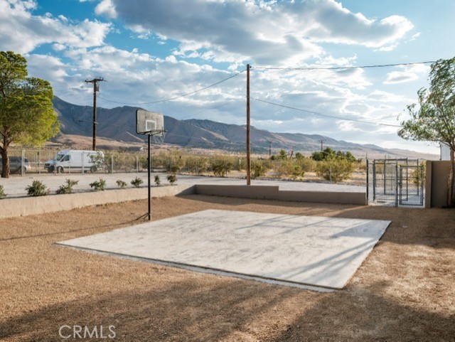 30280 Santa Rosa Road Lucerne Valley, CA 92356 - Photo 20 of 61 a view of a terrace with sky view