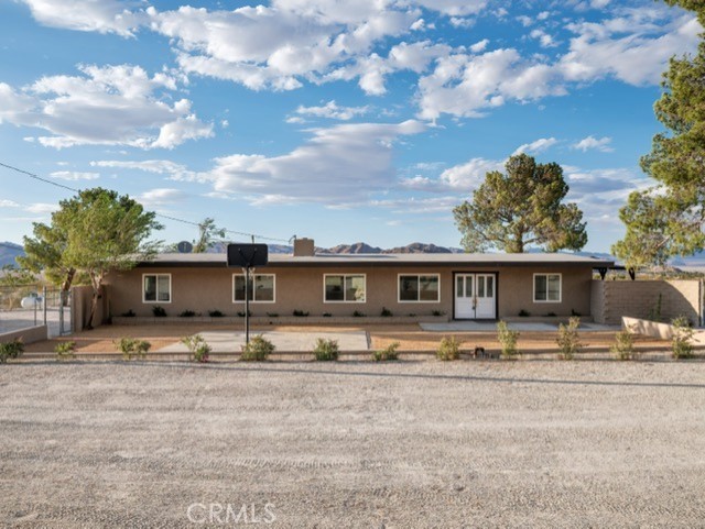 30280 Santa Rosa Road Lucerne Valley, CA 92356 - Photo 2 of 61 Front view of home