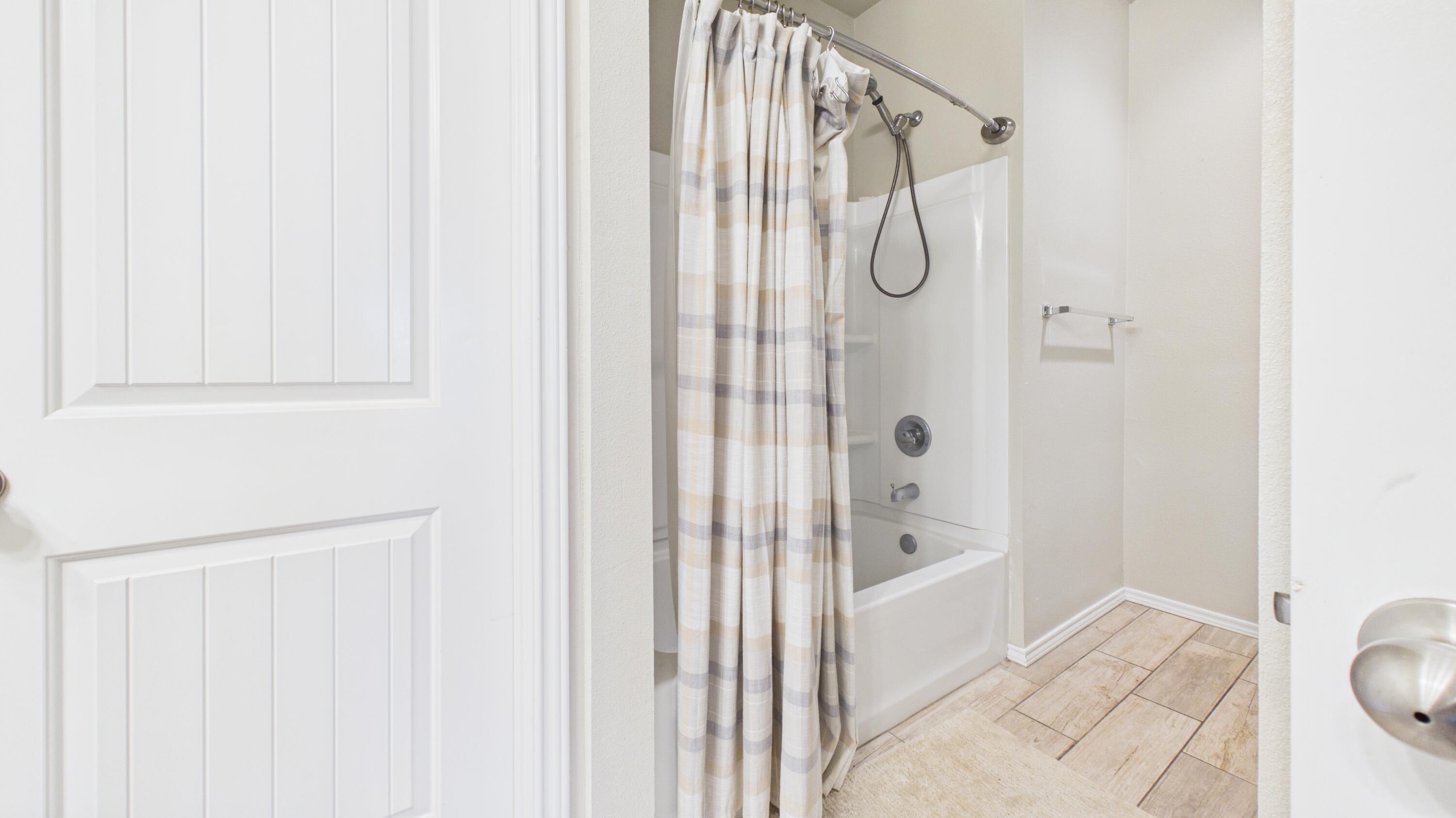 9801 Uvalde Avenue Lubbock, TX 79423 - Photo 39 of 76 CAM06379G6-PR0022-STILL038