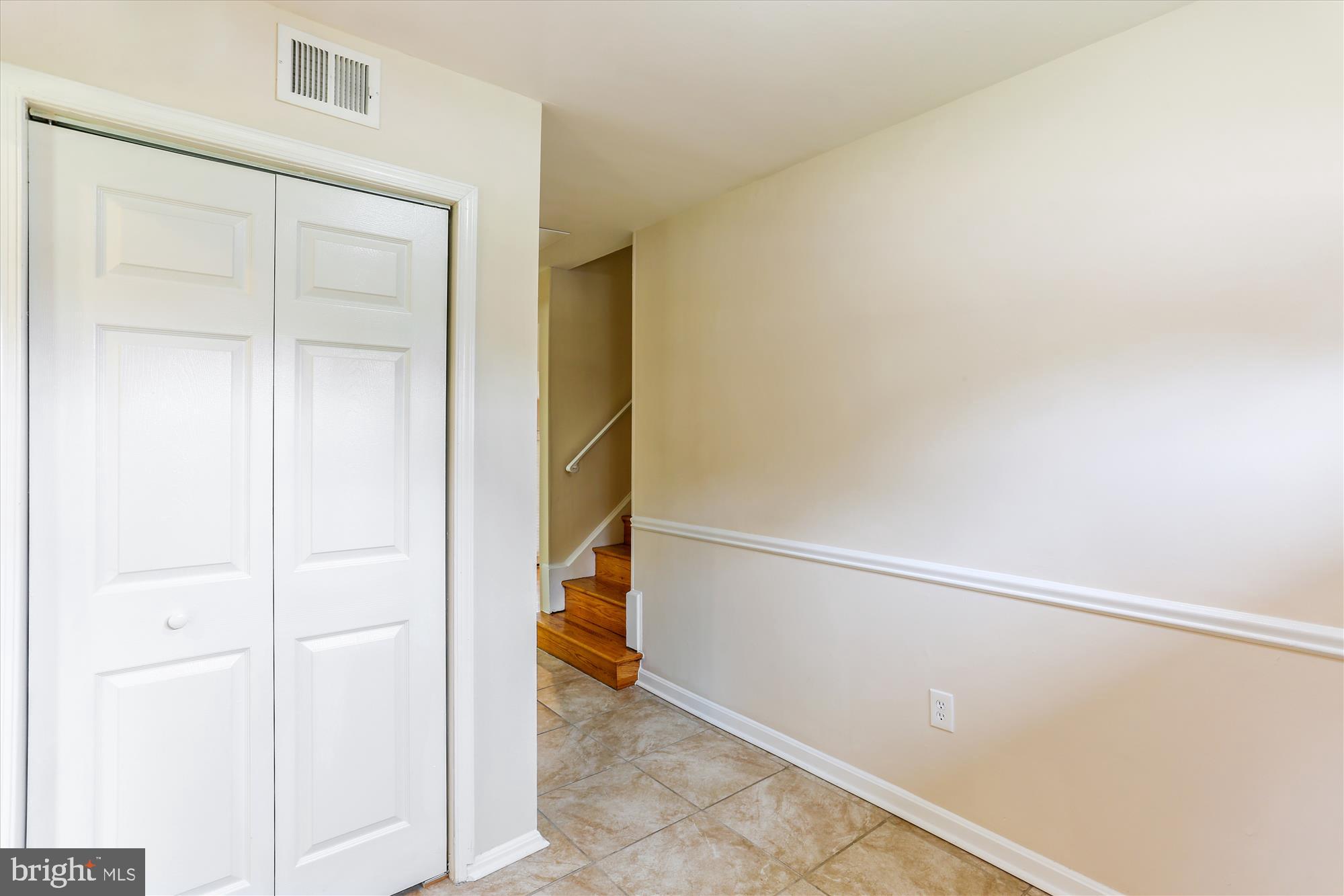 11805 Kemp Mill Road Silver Spring, MD 20902 - Photo 15 of 82 Entry