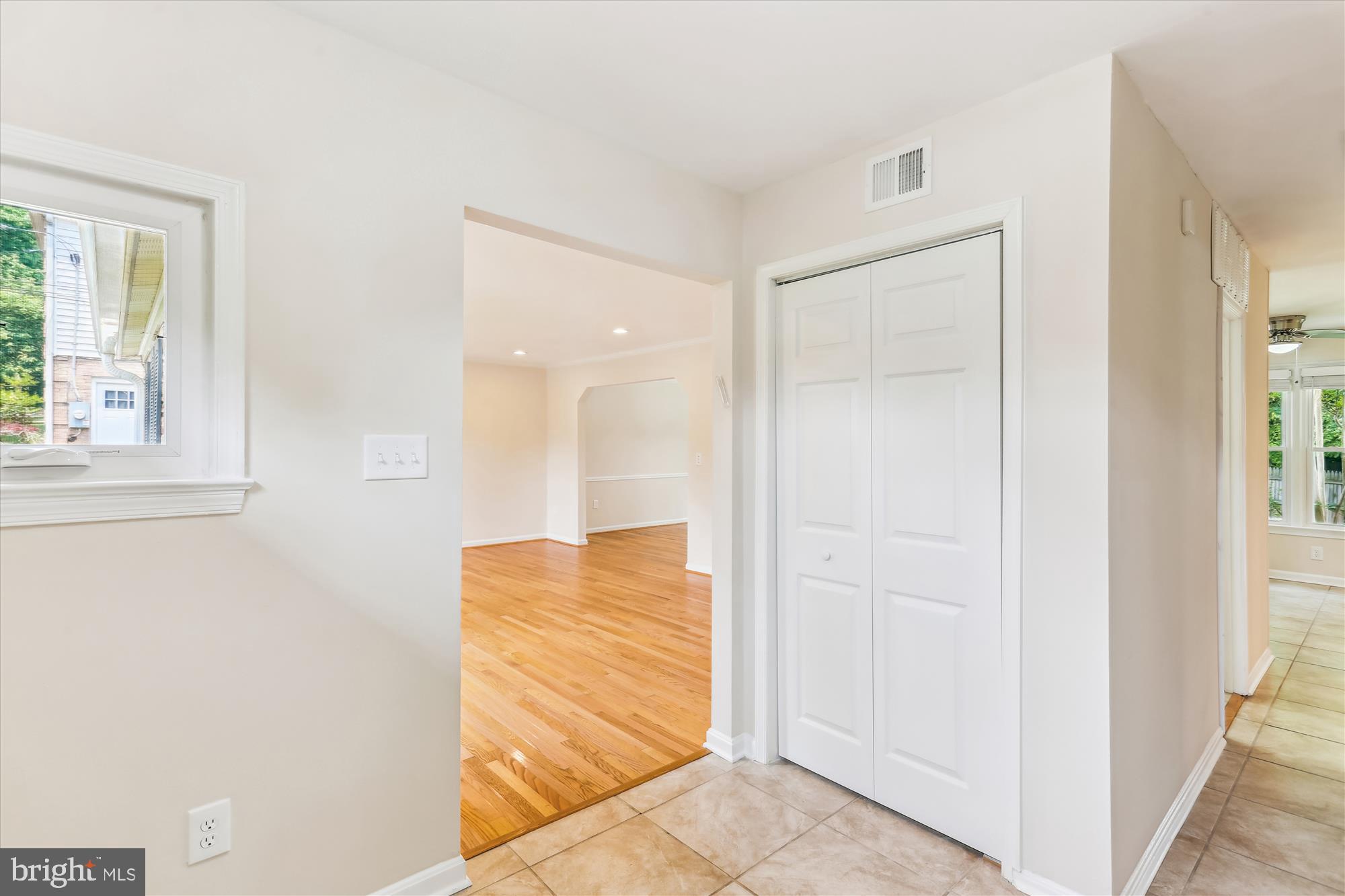 11805 Kemp Mill Road Silver Spring, MD 20902 - Photo 16 of 82 Entry