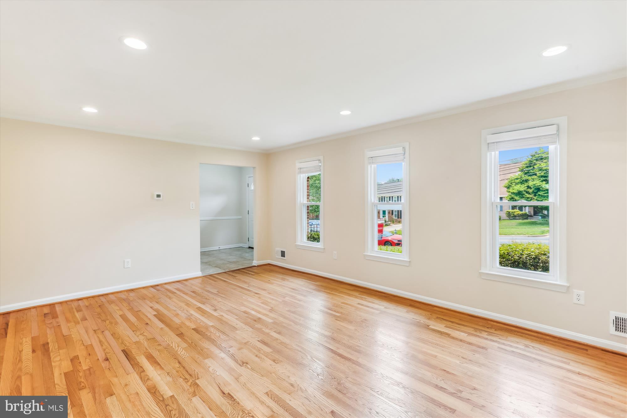 11805 Kemp Mill Road Silver Spring, MD 20902 - Photo 18 of 82 Living Room