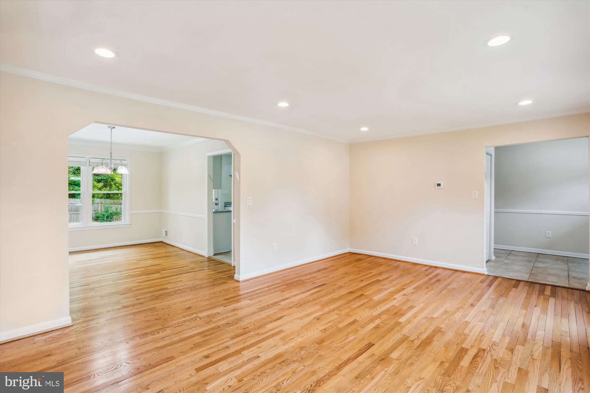 11805 Kemp Mill Road Silver Spring, MD 20902 - Photo 19 of 82 Living Room