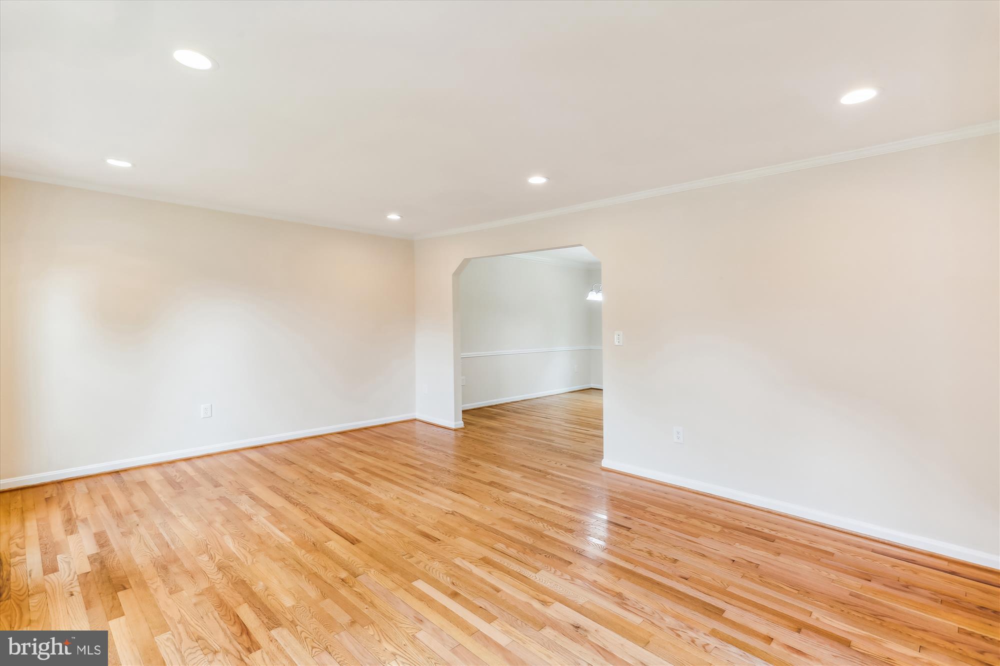 11805 Kemp Mill Road Silver Spring, MD 20902 - Photo 20 of 82 Living Room