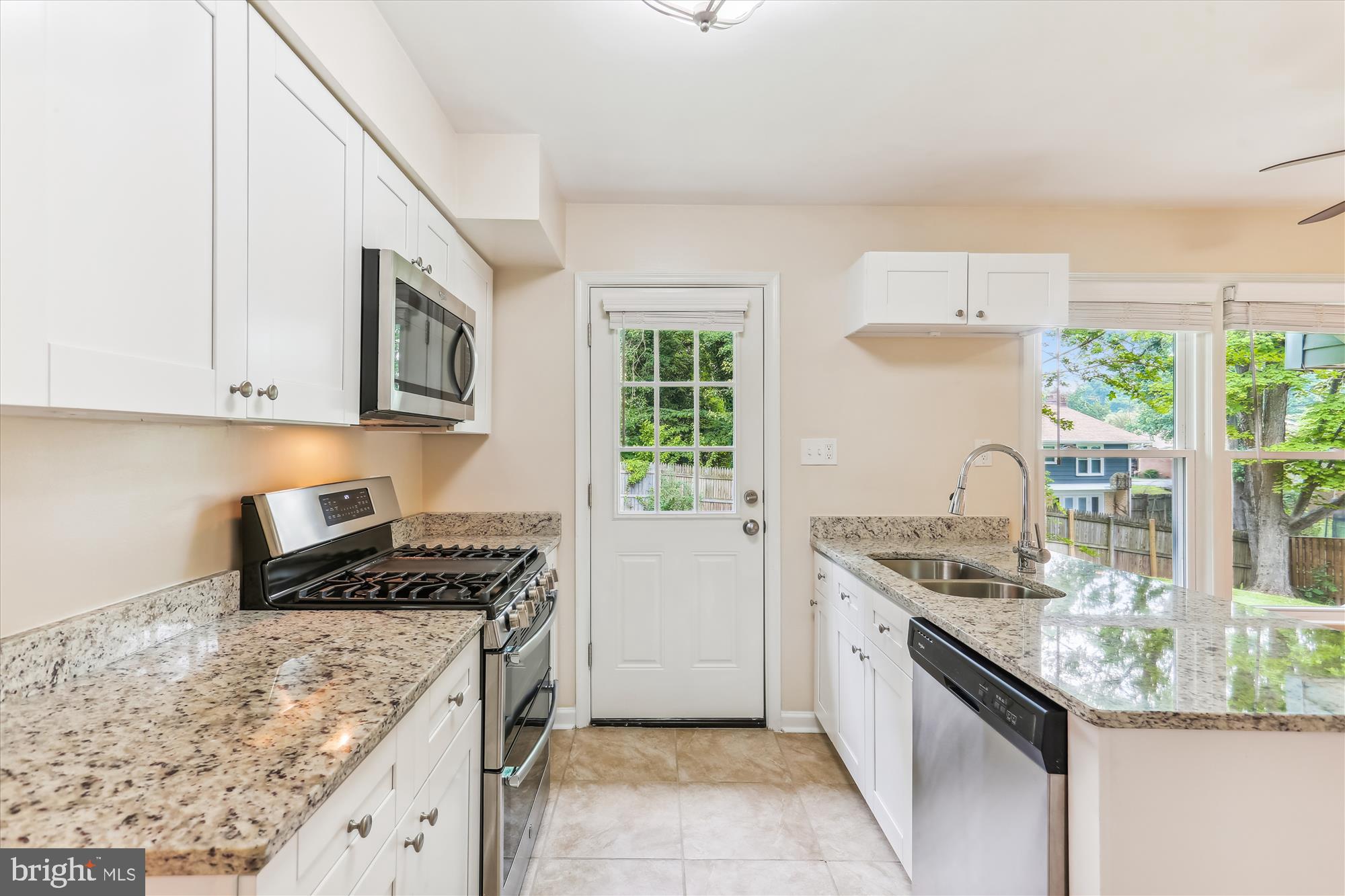 11805 Kemp Mill Road Silver Spring, MD 20902 - Photo 25 of 82 Kitchen