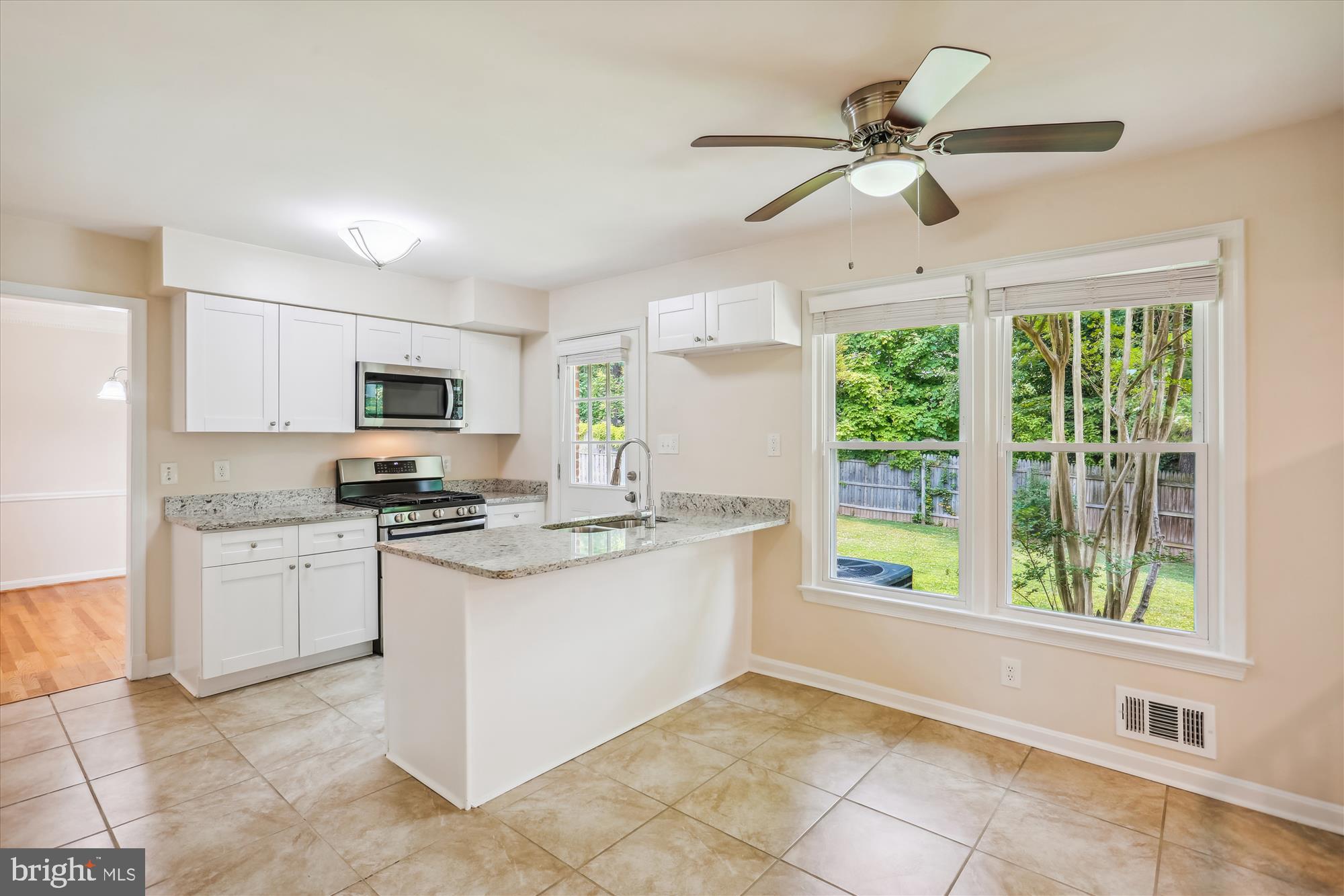 11805 Kemp Mill Road Silver Spring, MD 20902 - Photo 30 of 82 Breakfast Area