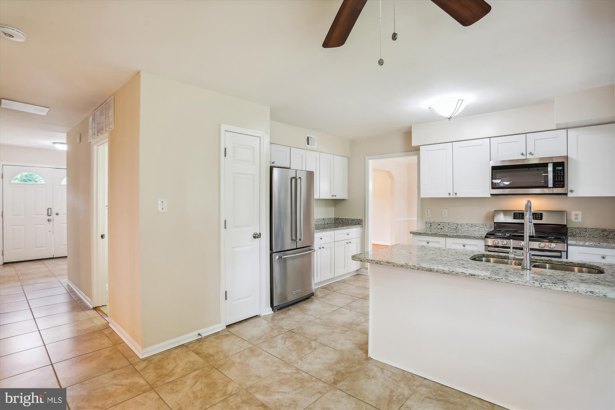 11805 Kemp Mill Road Silver Spring, MD 20902 - Photo 33 of 82 Breakfast Area