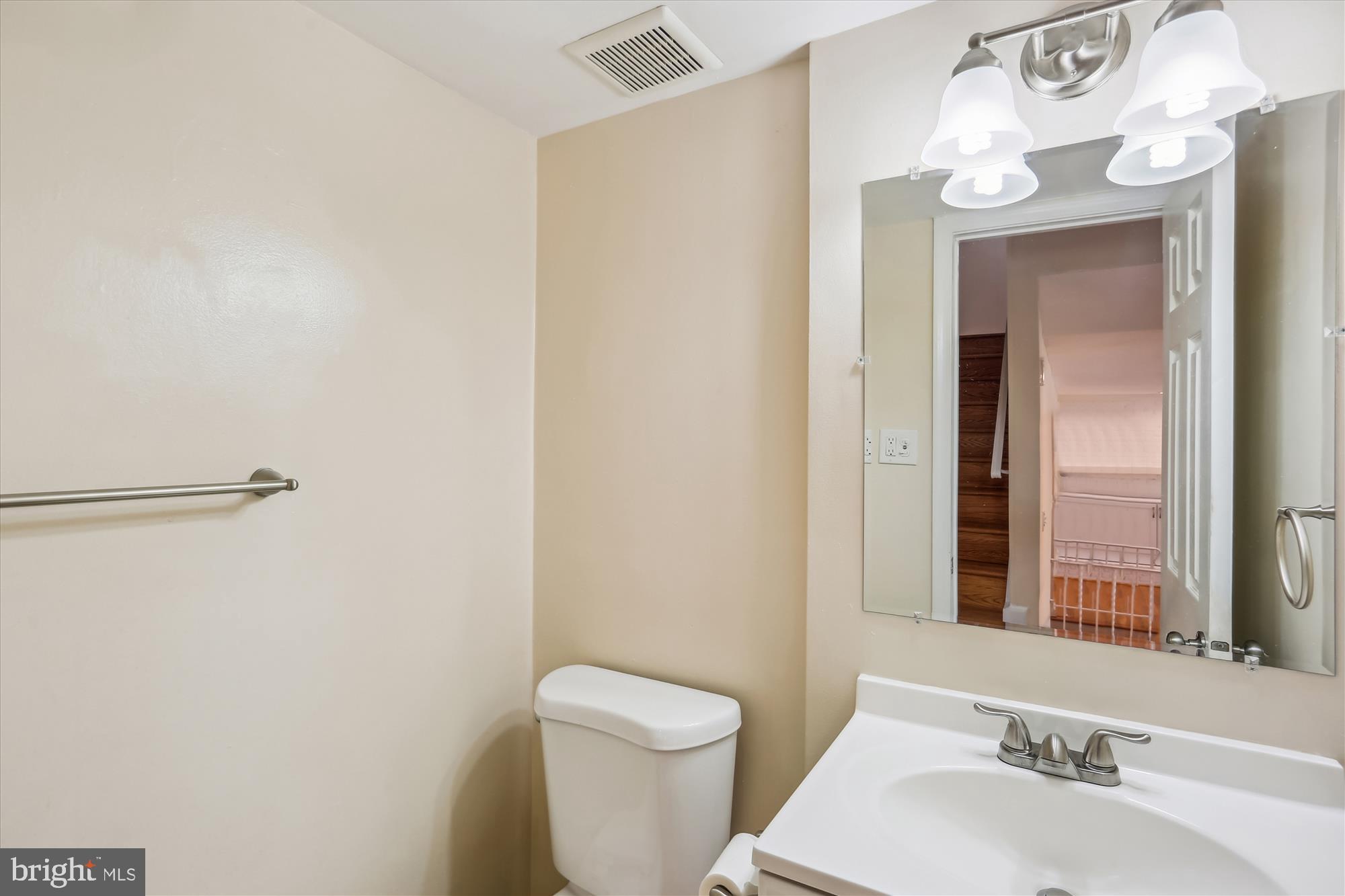 11805 Kemp Mill Road Silver Spring, MD 20902 - Photo 39 of 82 Powder Room