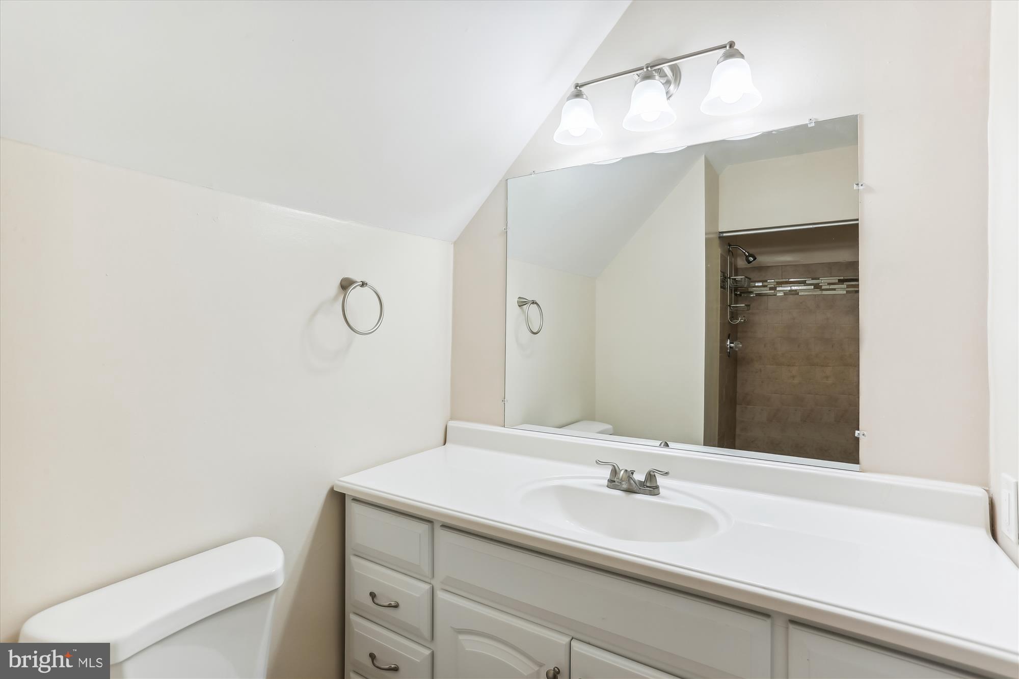 11805 Kemp Mill Road Silver Spring, MD 20902 - Photo 48 of 82 Primary Bath