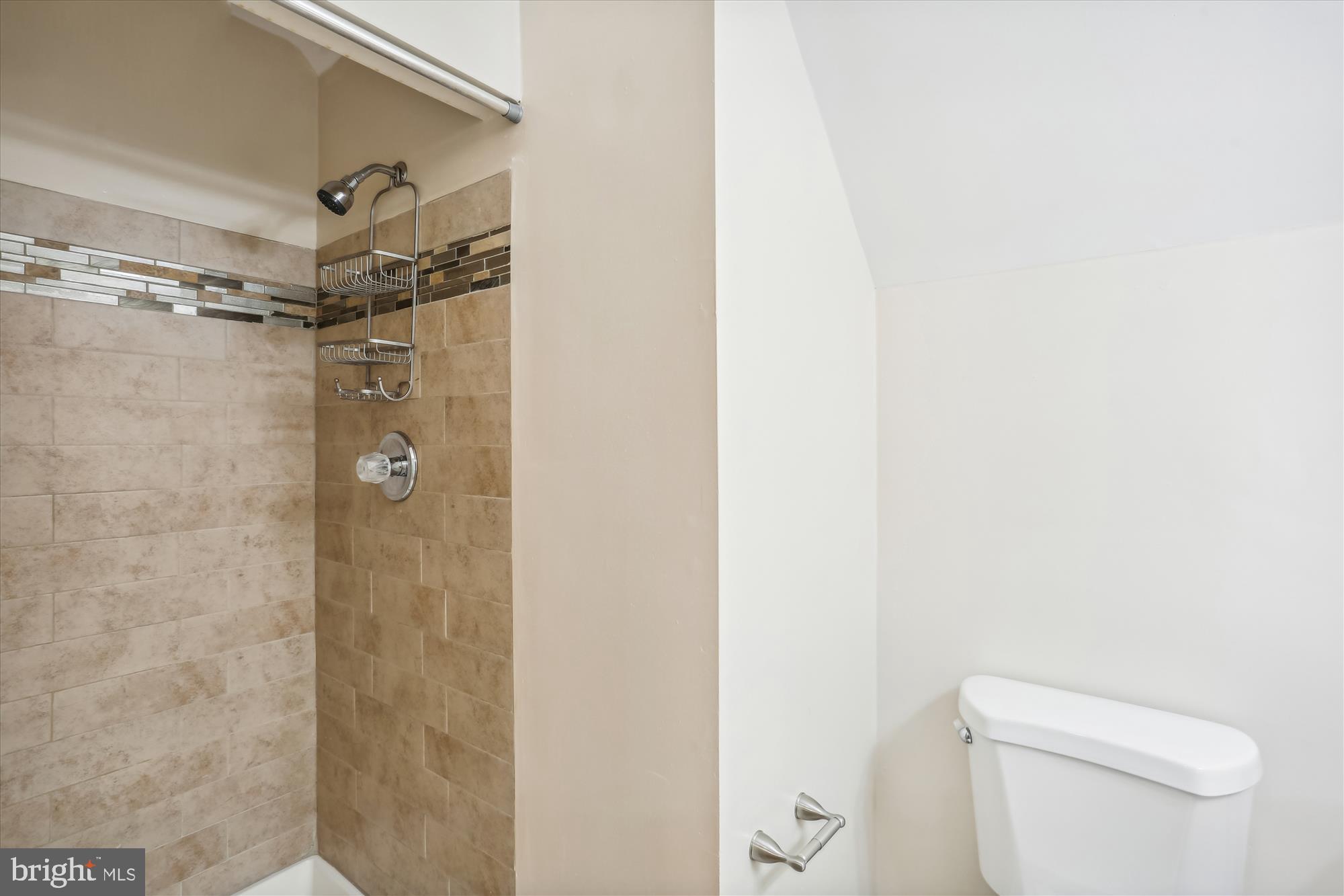 11805 Kemp Mill Road Silver Spring, MD 20902 - Photo 49 of 82 Primary Bath