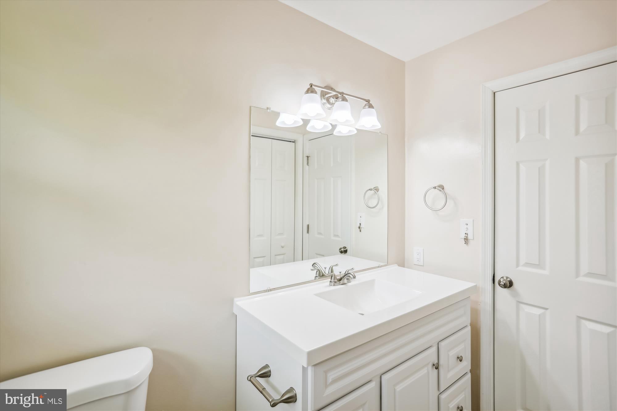 11805 Kemp Mill Road Silver Spring, MD 20902 - Photo 58 of 82 Hall Bath