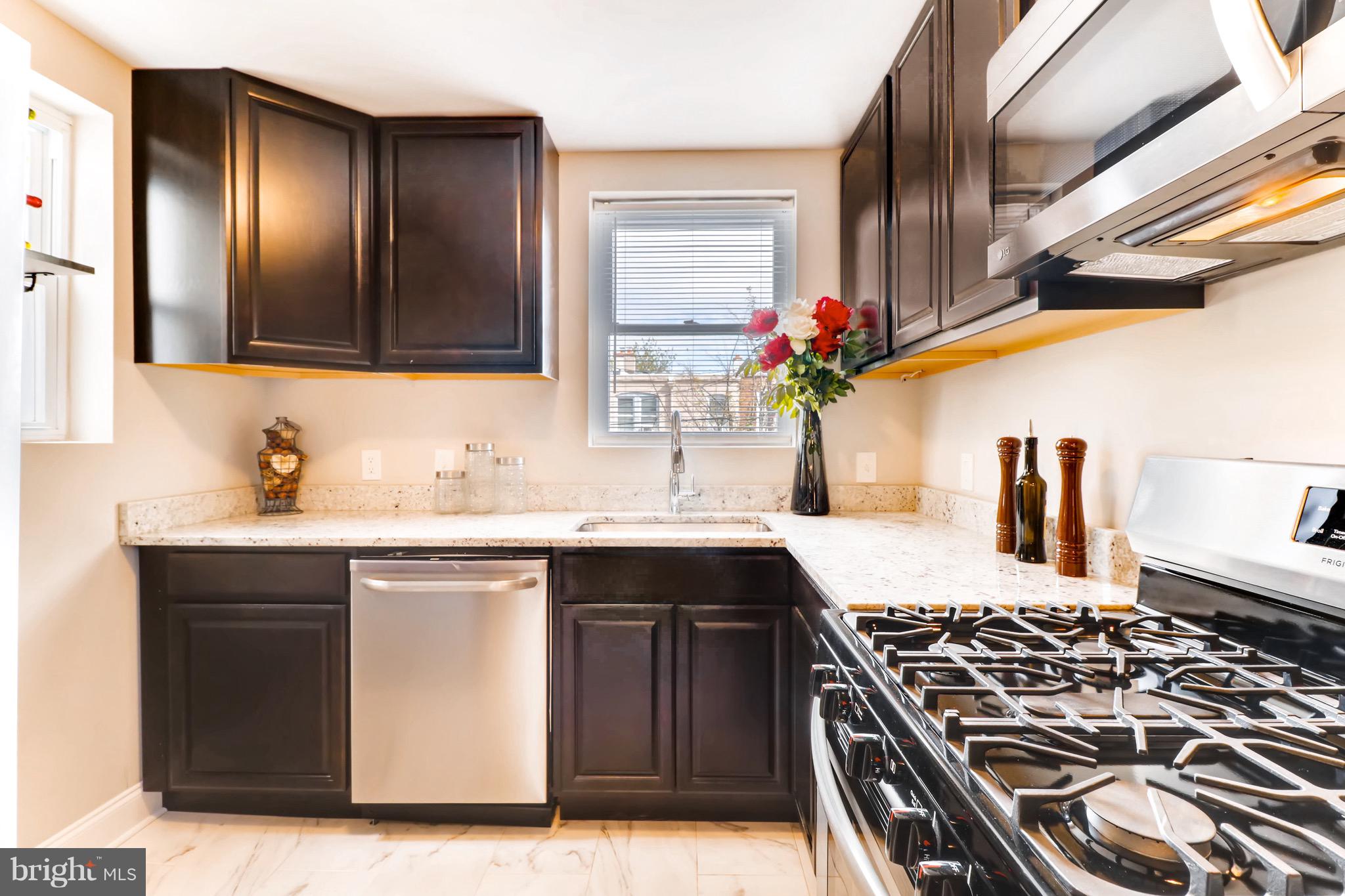 3635 Elkader Road Baltimore, MD 21218 - Photo 6 of 28
