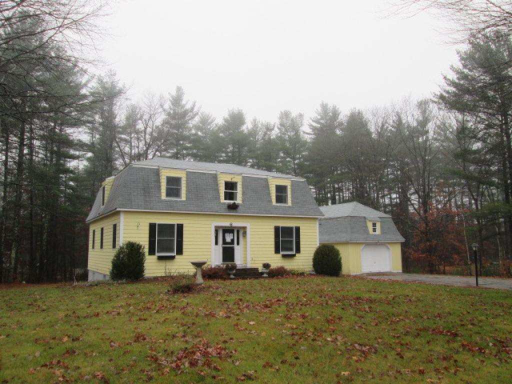 6 Homestead Road Pelham, NH 03076 - Photo 2 of 12