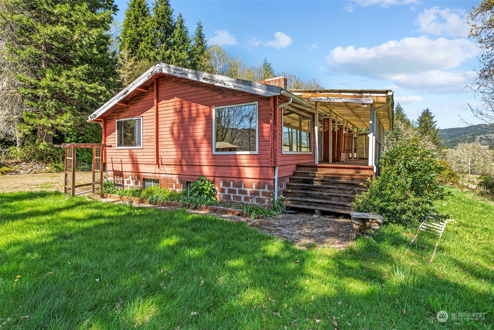 273 Middle Valley Road Skamokawa, WA 98647 - Photo 1 of 30 a view of front of a house with a yard