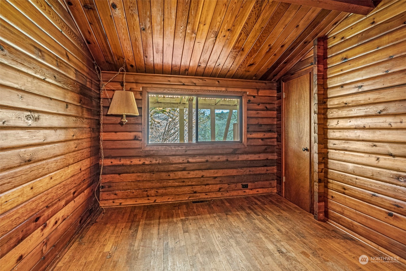 273 Middle Valley Road Skamokawa, WA 98647 - Photo 24 of 30 a view of entryway with wooden floor