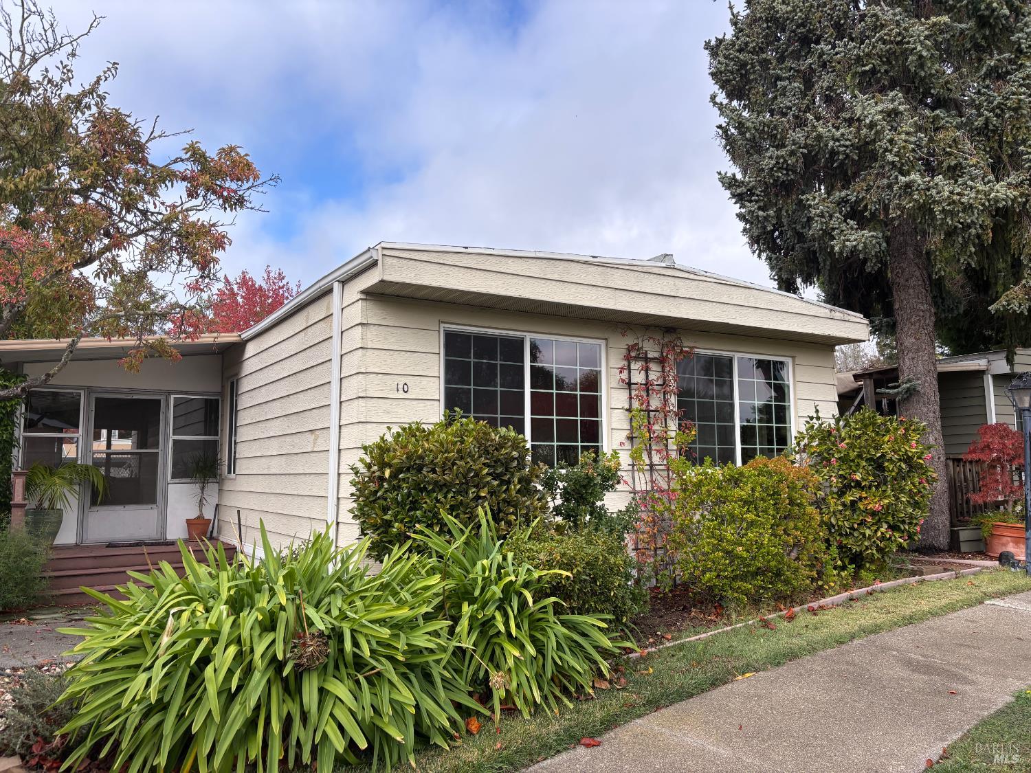 10 Oceano Place Novato, CA 94949 - Photo 2 of 20 a front view of house with yard and green space