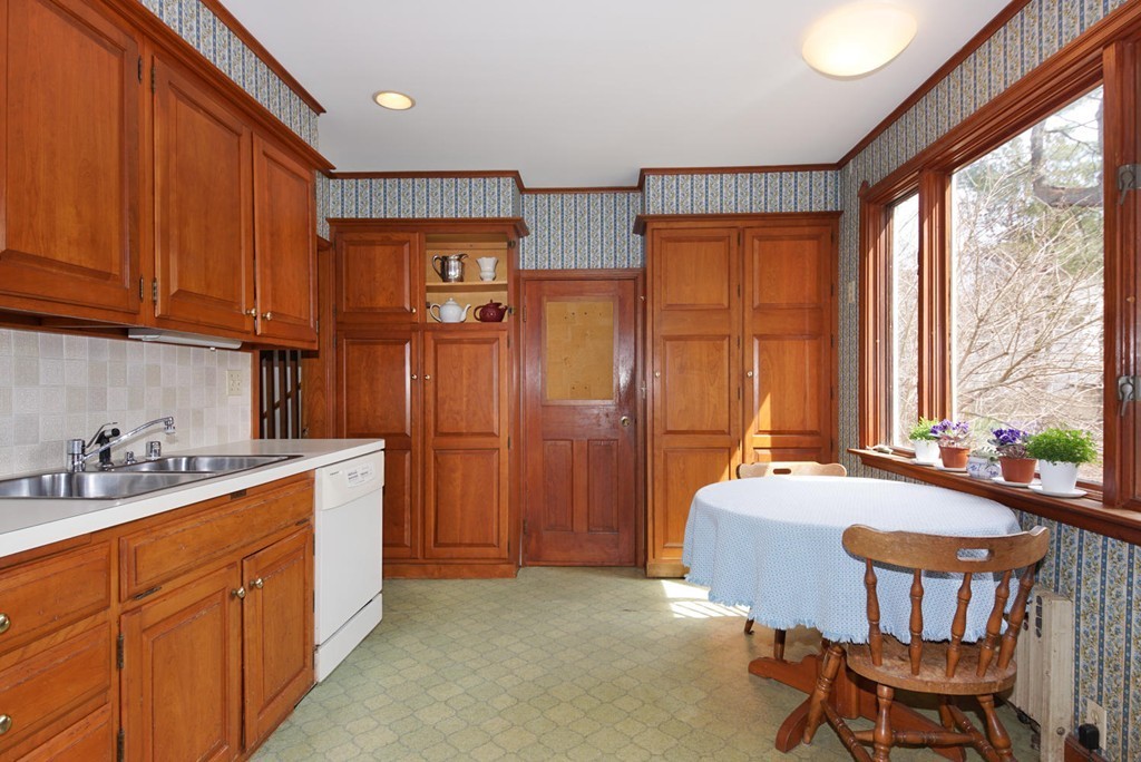 14 Brewster Road Newton, MA 02461 - Photo 6 of 26 Gallery Image 6