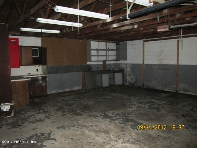 6045 Anderson Road Jacksonville, FL 32244 - Photo 4 of 12 1011475_garage2
