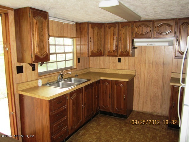 6045 Anderson Road Jacksonville, FL 32244 - Photo 5 of 12 1011475_kitchen