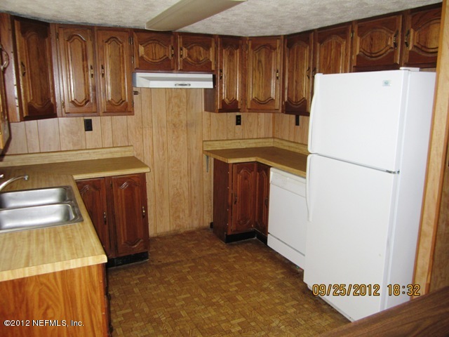 6045 Anderson Road Jacksonville, FL 32244 - Photo 6 of 12 1011475_kitchen2