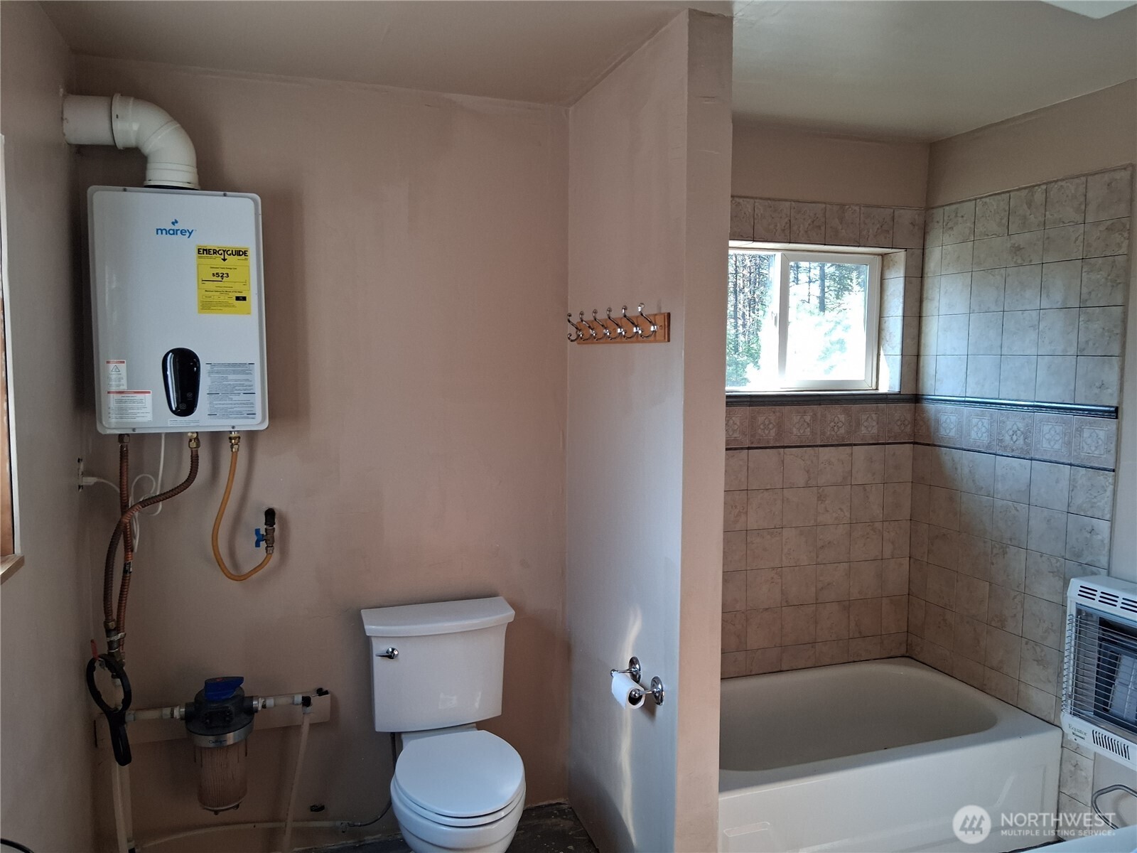 100 Turner Lake Road North Tonasket, WA 98855 - Photo 12 of 39 a bathroom with a toilet and a shower