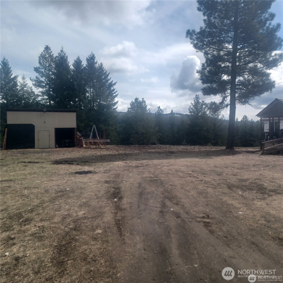 100 Turner Lake Road North Tonasket, WA 98855 - Photo 24 of 39 a view of backyard with tv