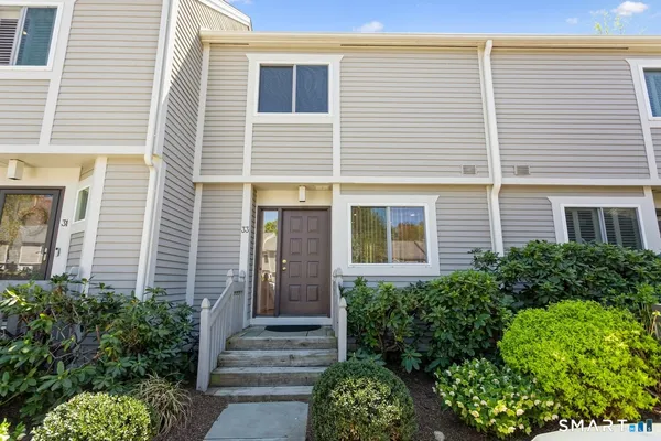 $4,100 | 33 Strathmore Lane, Unit 33, Norwalk, CT 06880