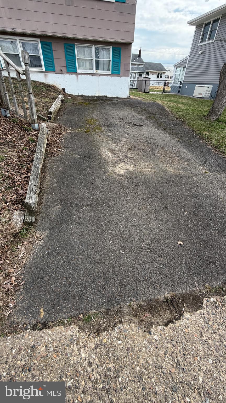 36 Winding Way Hamilton, NJ 08620 - Photo 2 of 17