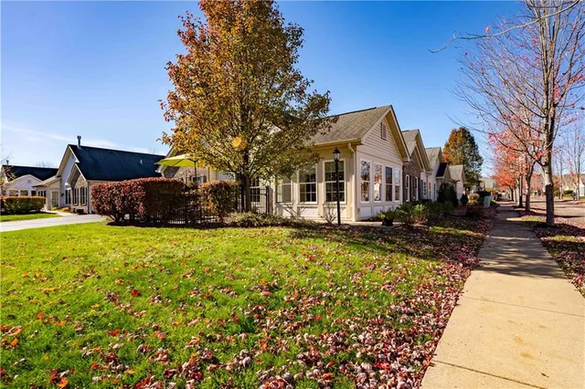 $484,900 | 2031 Isleworth Lane, Cranberry Township, PA 16066