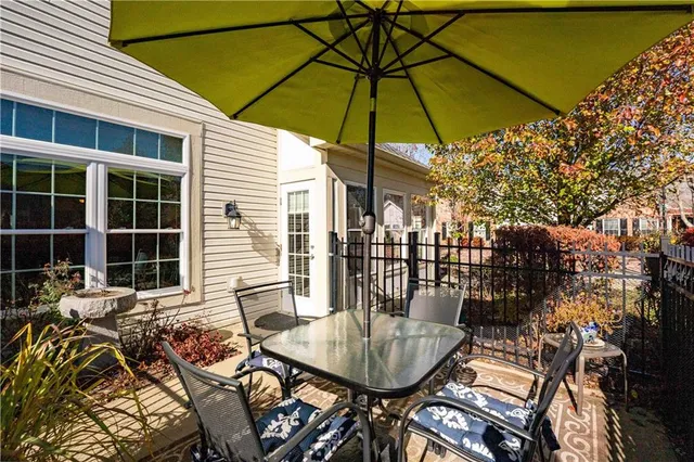 $484,900 | 2031 Isleworth Lane, Cranberry Township, PA 16066